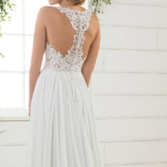 Lace and crepe chiffon, deep sweetheart neckline, ivory - Picture 6 of 6